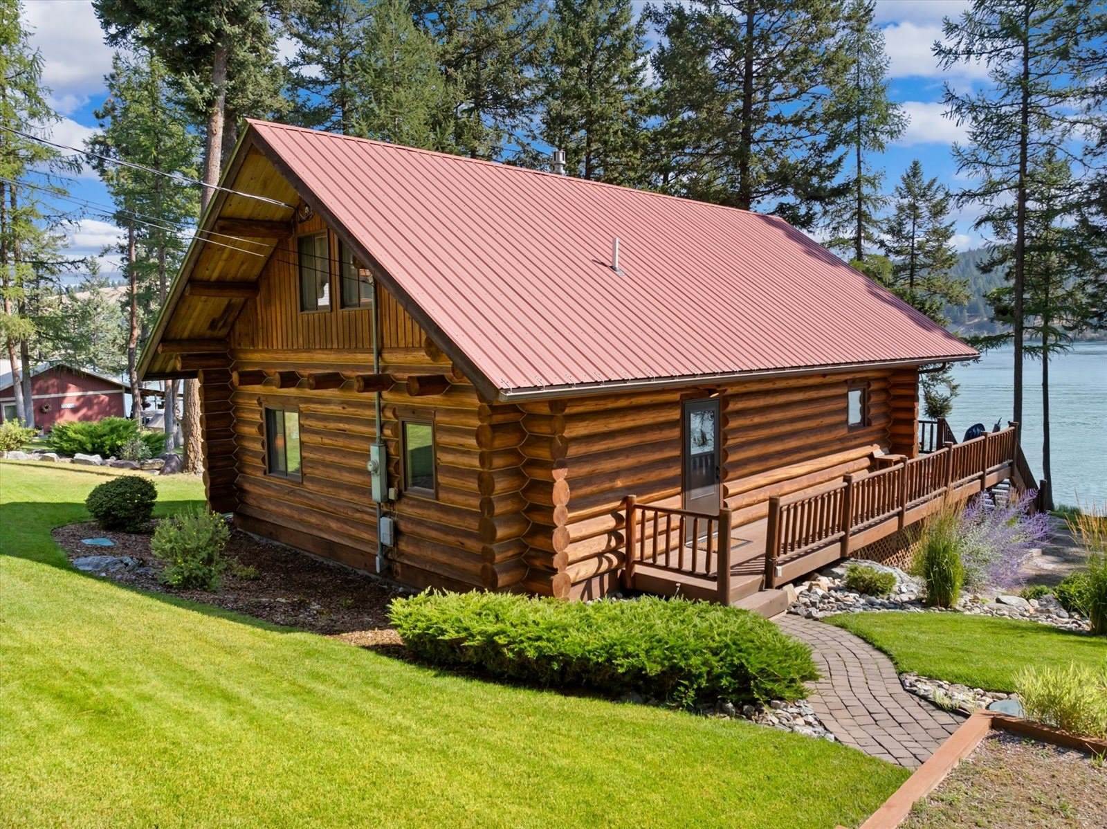 662 South Foys Lake Drive, Kalispell, MT 59901