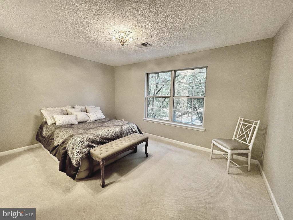 3800 Green Ridge Court, Fairfax, VA 22033