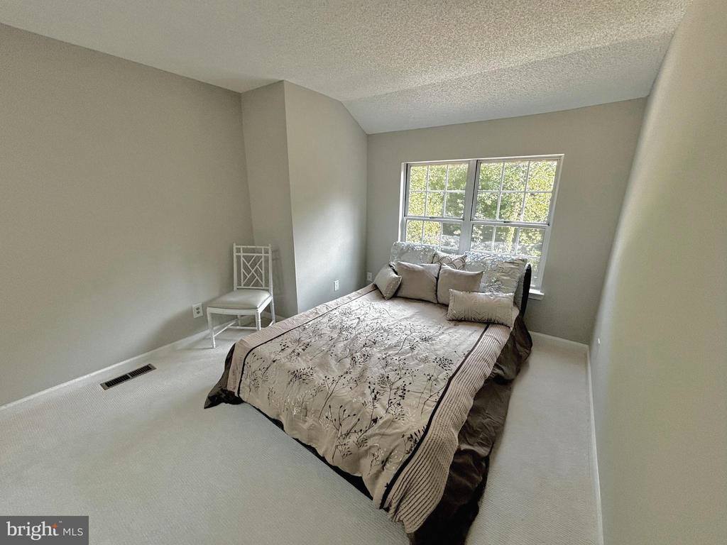 3800 Green Ridge Court, Fairfax, VA 22033