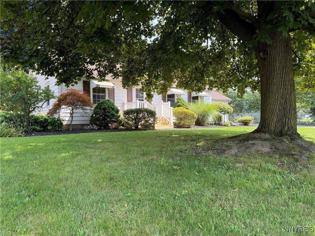 15 Farwell Dr, Batavia-City, NY 14020