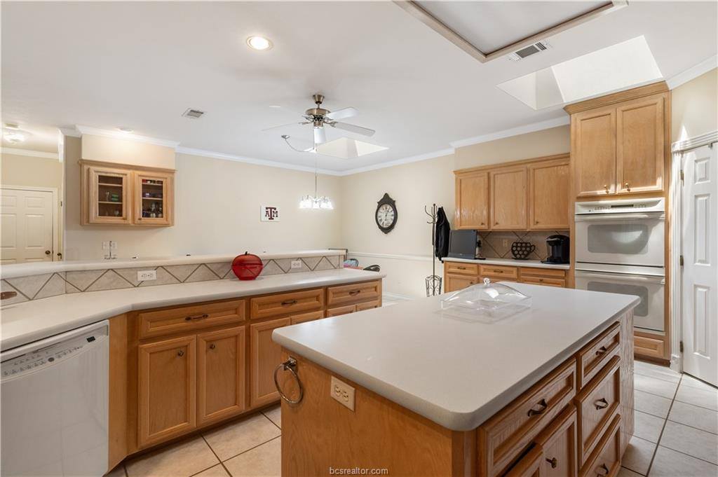 4718 Stonebriar, College Station, TX 77845