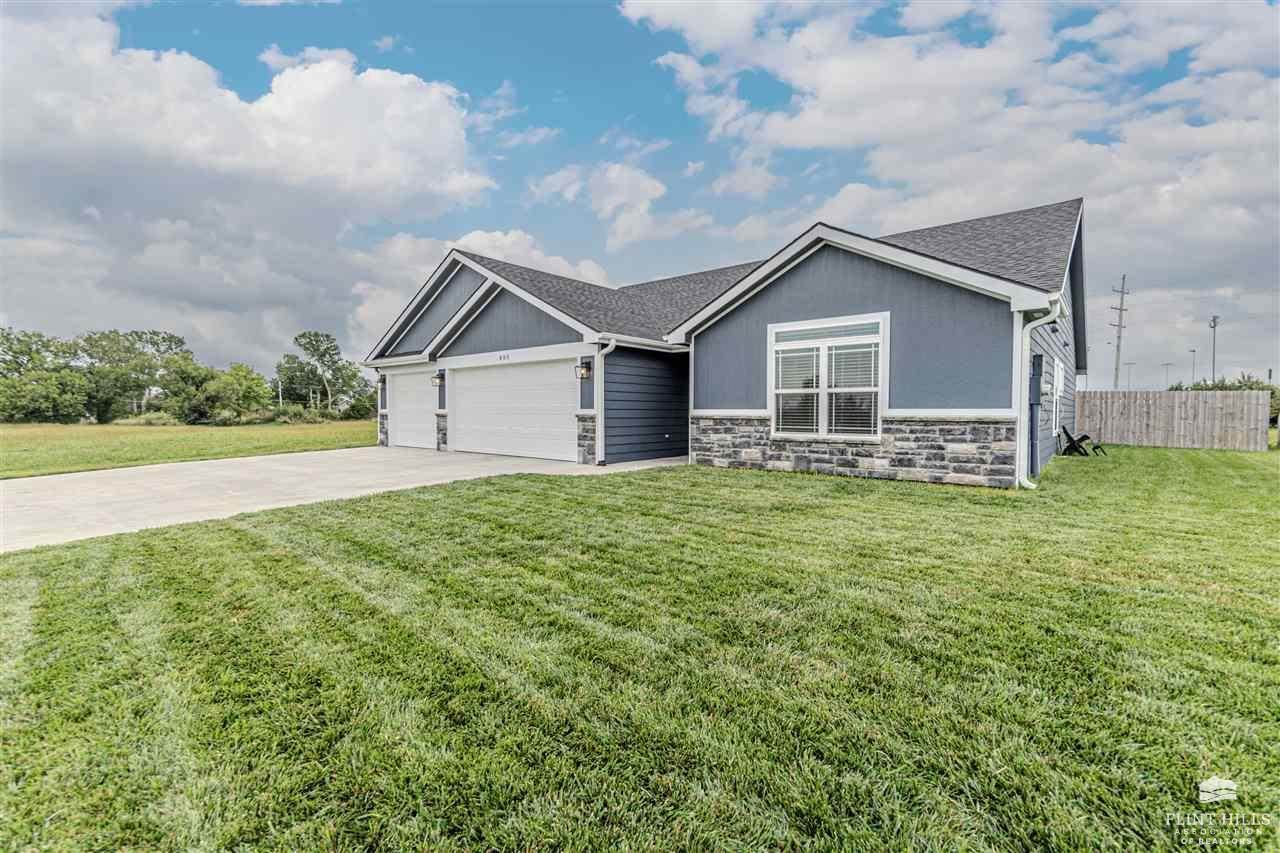 805 Waxwing Drive, Manhattan, KS 66502