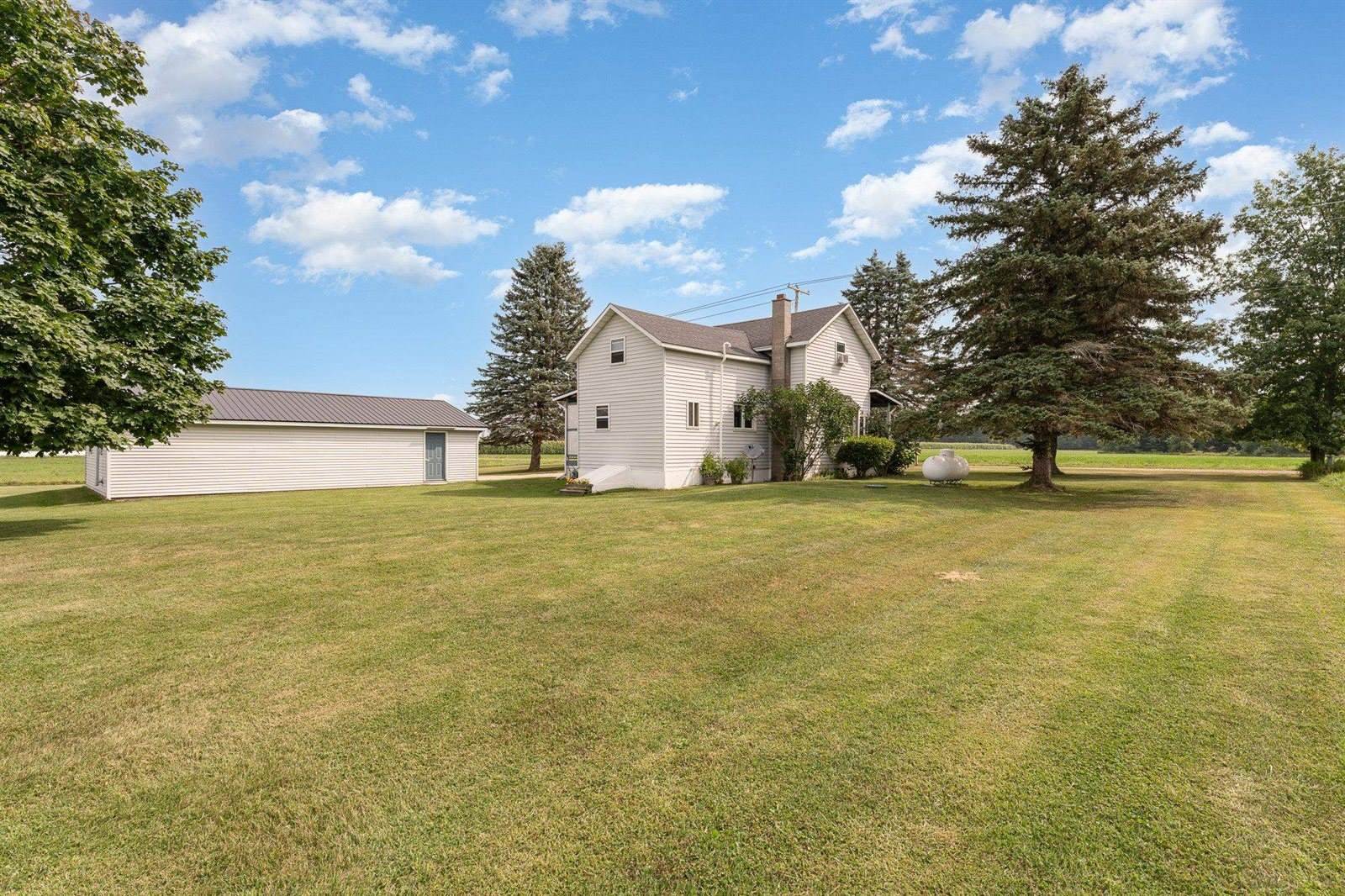 6580 S Eberhart Avenue, Clare, MI 48617