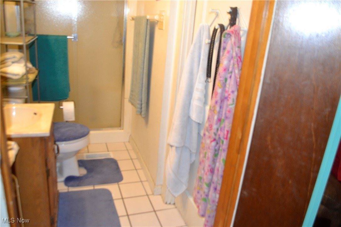 8171 Lindberg Street, Masury, OH 44438