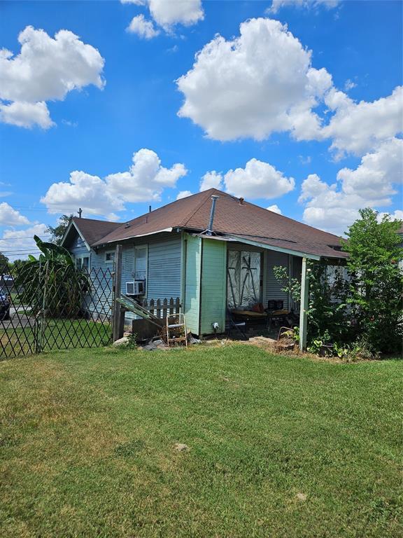 107 Carl Street, Pasadena, TX 77506