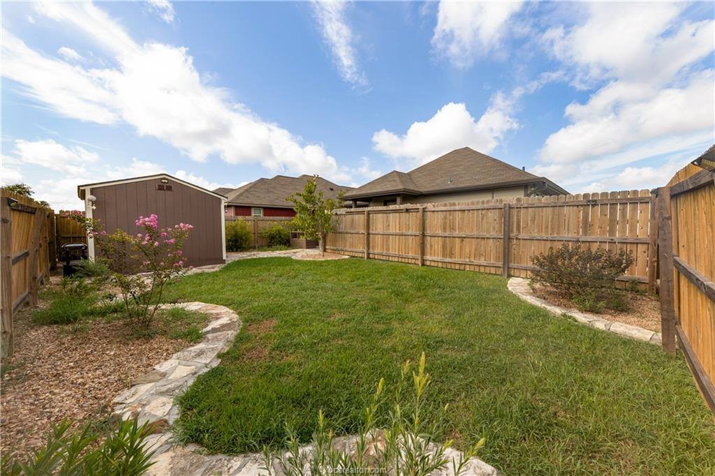 101 Dove Landing Court, Navasota, TX 77868