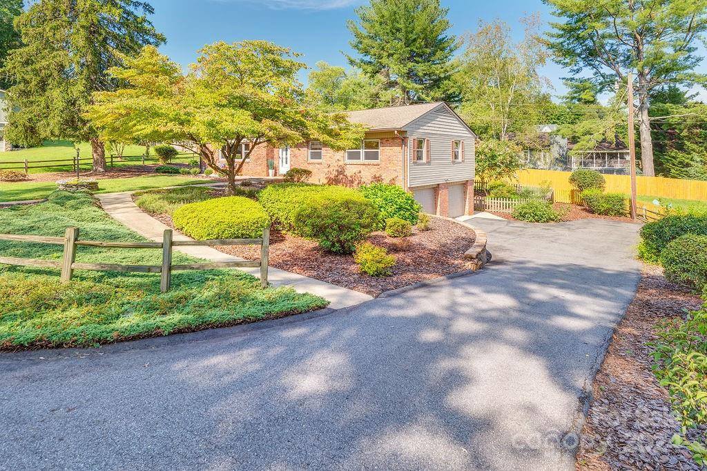 15 Ginell Circle, Asheville, NC 28804