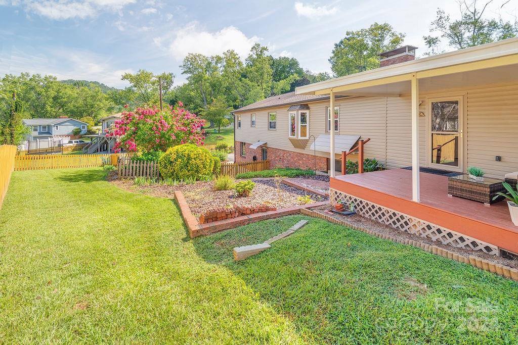 15 Ginell Circle, Asheville, NC 28804