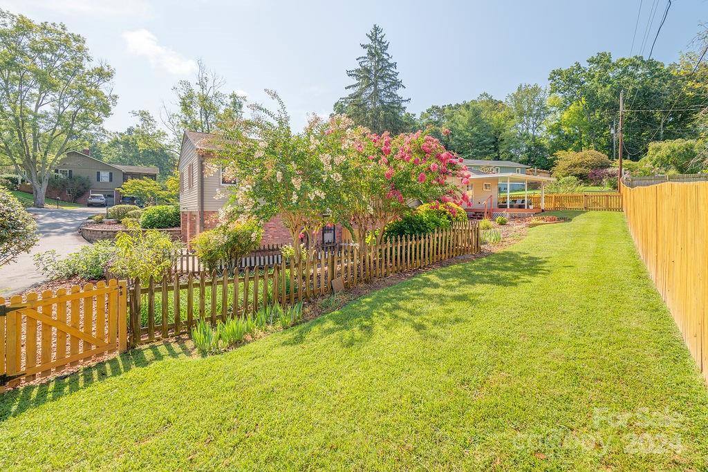 15 Ginell Circle, Asheville, NC 28804