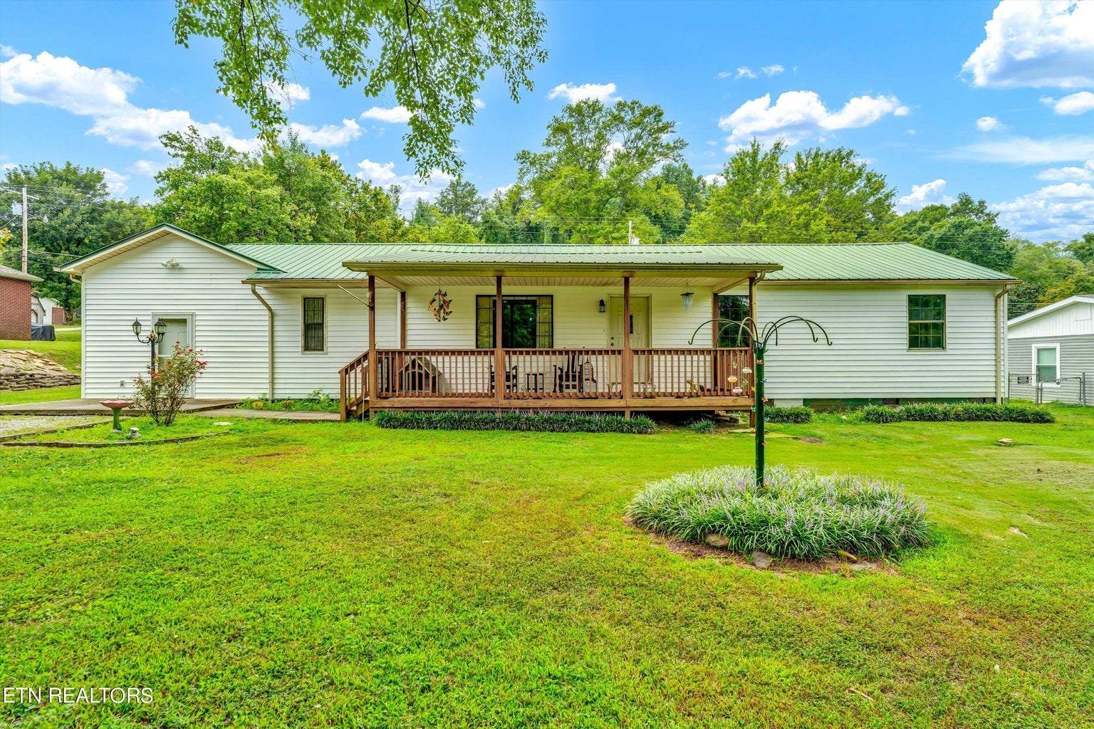 313 Meadowview Dr, Harriman, TN 37748