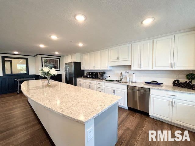 2592 Middle Road, Bettendorf, IA 52722