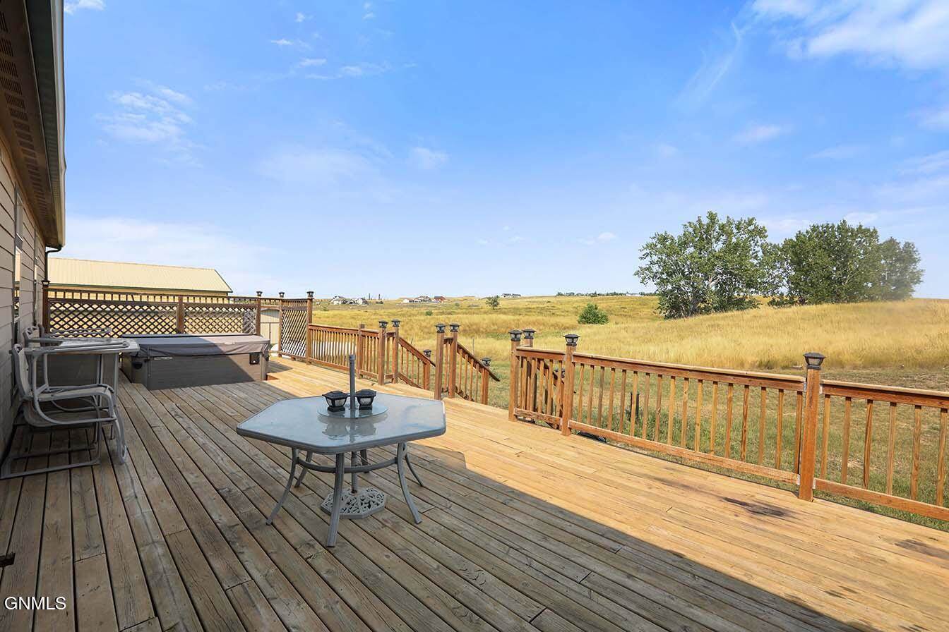 5342 Martinez Loop Nw, Williston, ND 58801