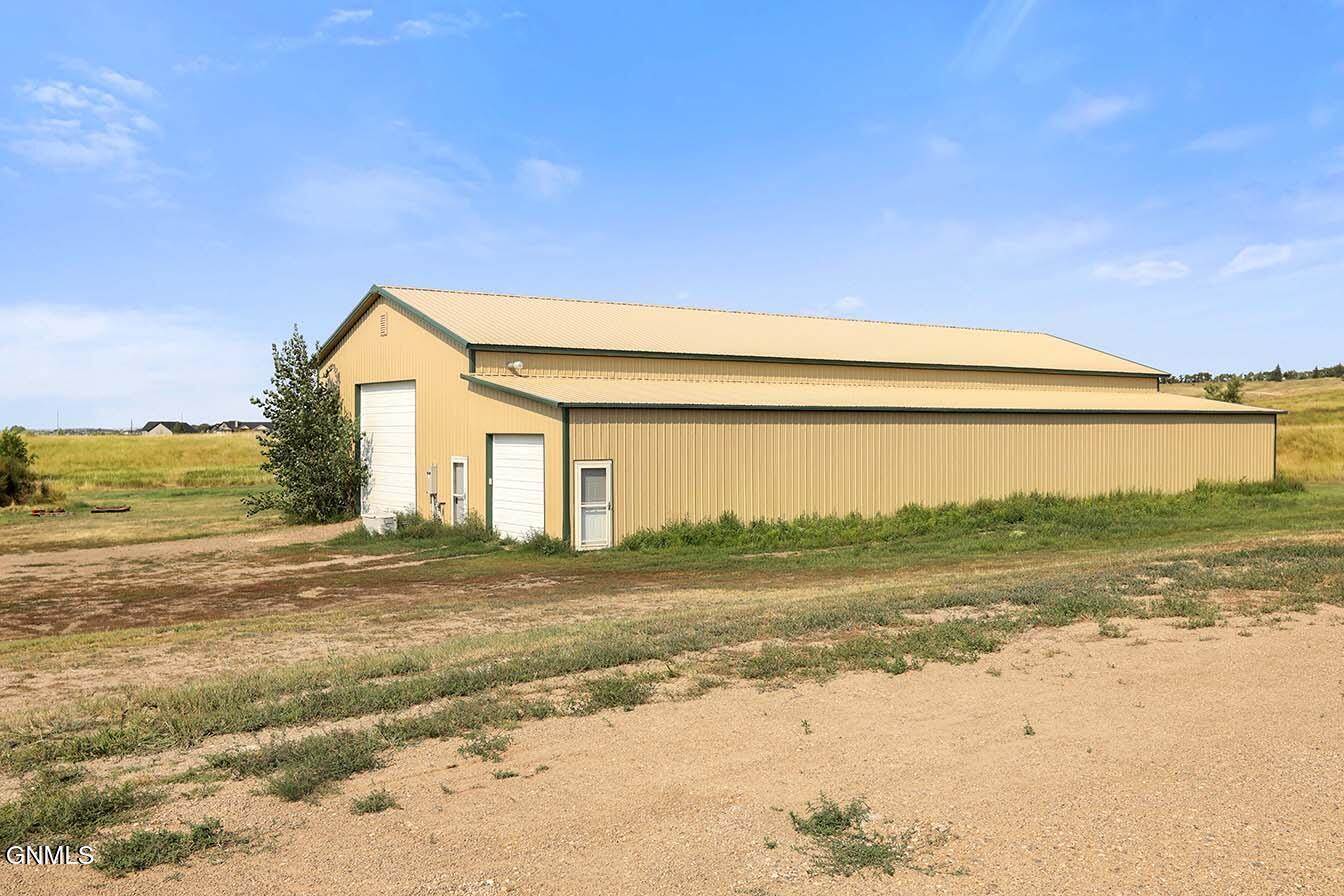 5342 Martinez Loop Nw, Williston, ND 58801