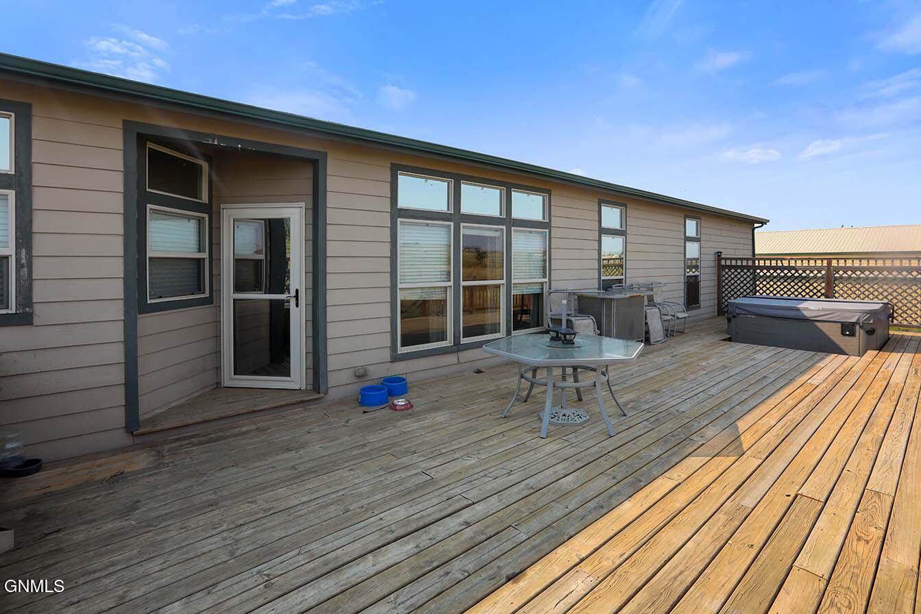 5342 Martinez Loop Nw, Williston, ND 58801