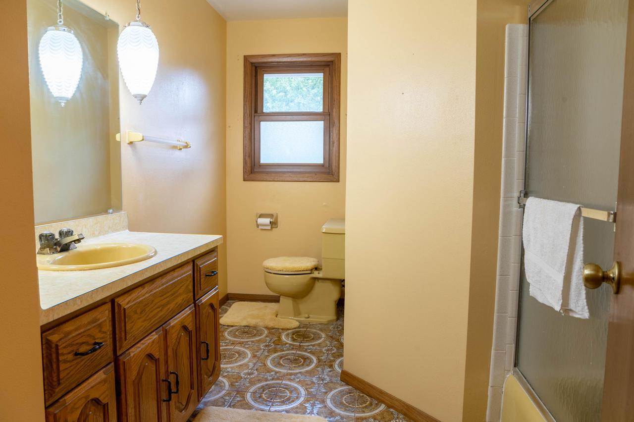 5136 S 44th STREET, Greenfield, WI 53220