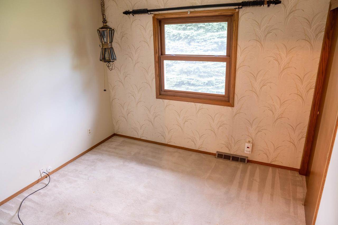 5136 S 44th STREET, Greenfield, WI 53220