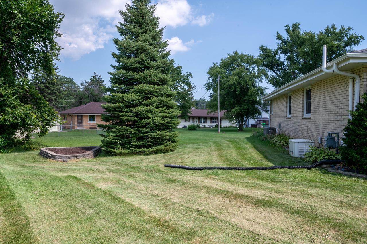 5136 S 44th STREET, Greenfield, WI 53220