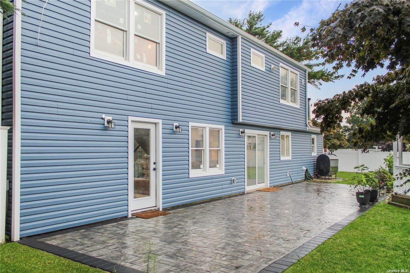 23 Patrician Lane, Medford, NY 11763