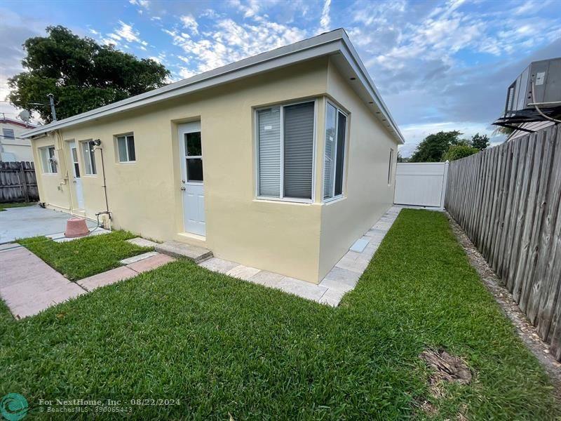 320 NW 53rd St, Fort Lauderdale, FL 33309