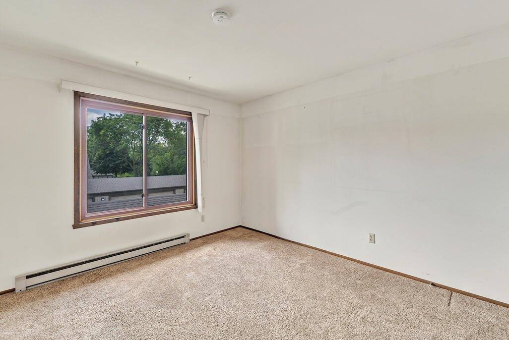 1621 South Carriage Ln, New Berlin, WI 53151