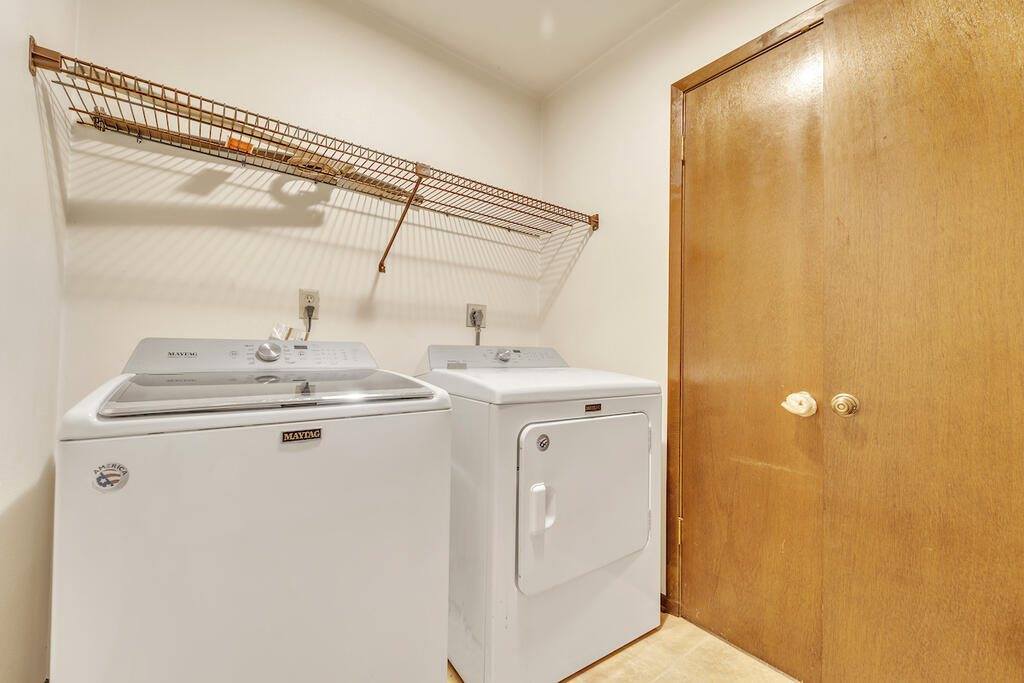 1621 South Carriage Ln, New Berlin, WI 53151