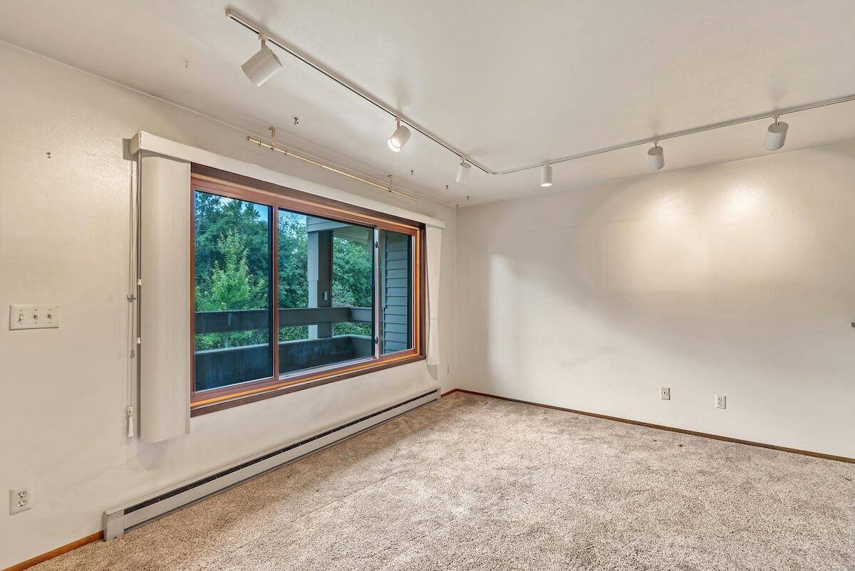 1621 South Carriage Ln, New Berlin, WI 53151