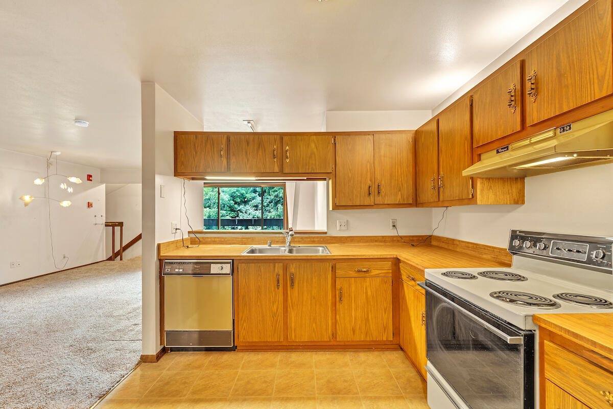 1621 South Carriage Ln, New Berlin, WI 53151