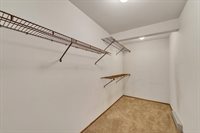 1621 South Carriage Ln, New Berlin, WI 53151