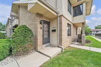 1621 South Carriage Ln, New Berlin, WI 53151