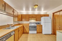 1621 South Carriage Ln, New Berlin, WI 53151