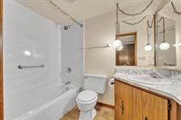 1621 South Carriage Ln, New Berlin, WI 53151