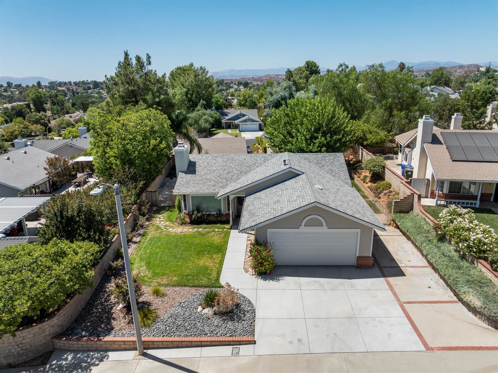 27715 Carnegie Ave, Saugus, CA 91350