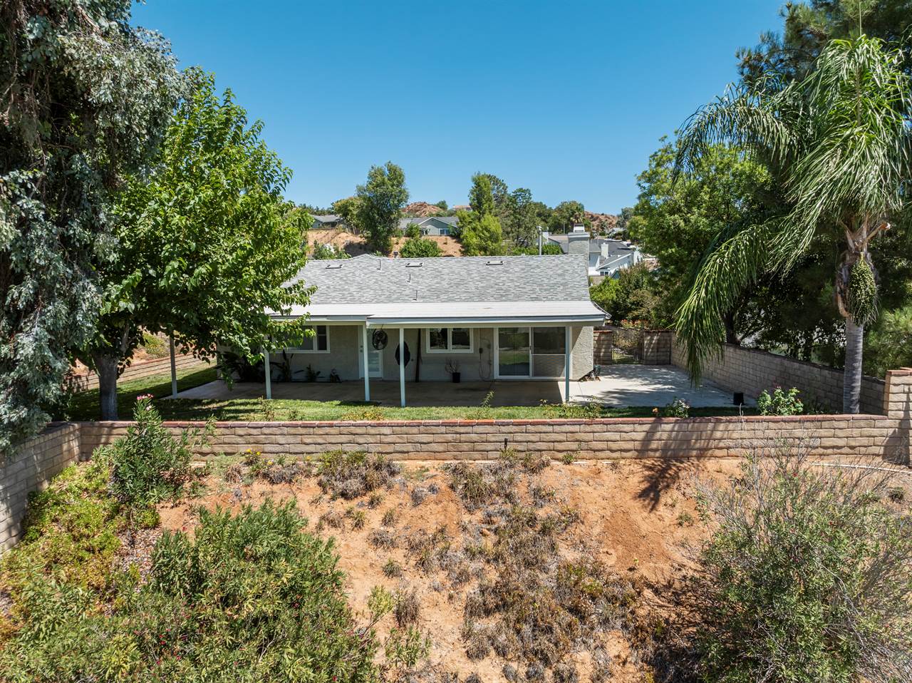 27715 Carnegie Ave, Saugus, CA 91350