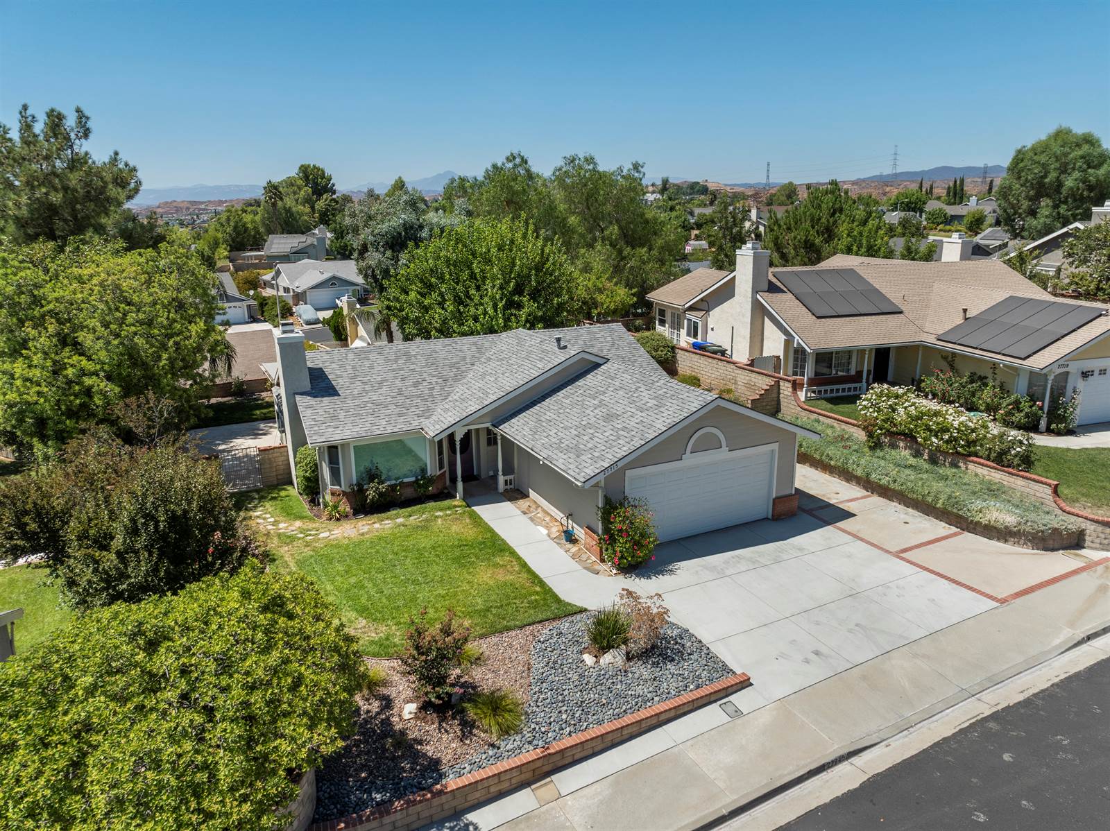 27715 Carnegie Ave, Saugus, CA 91350