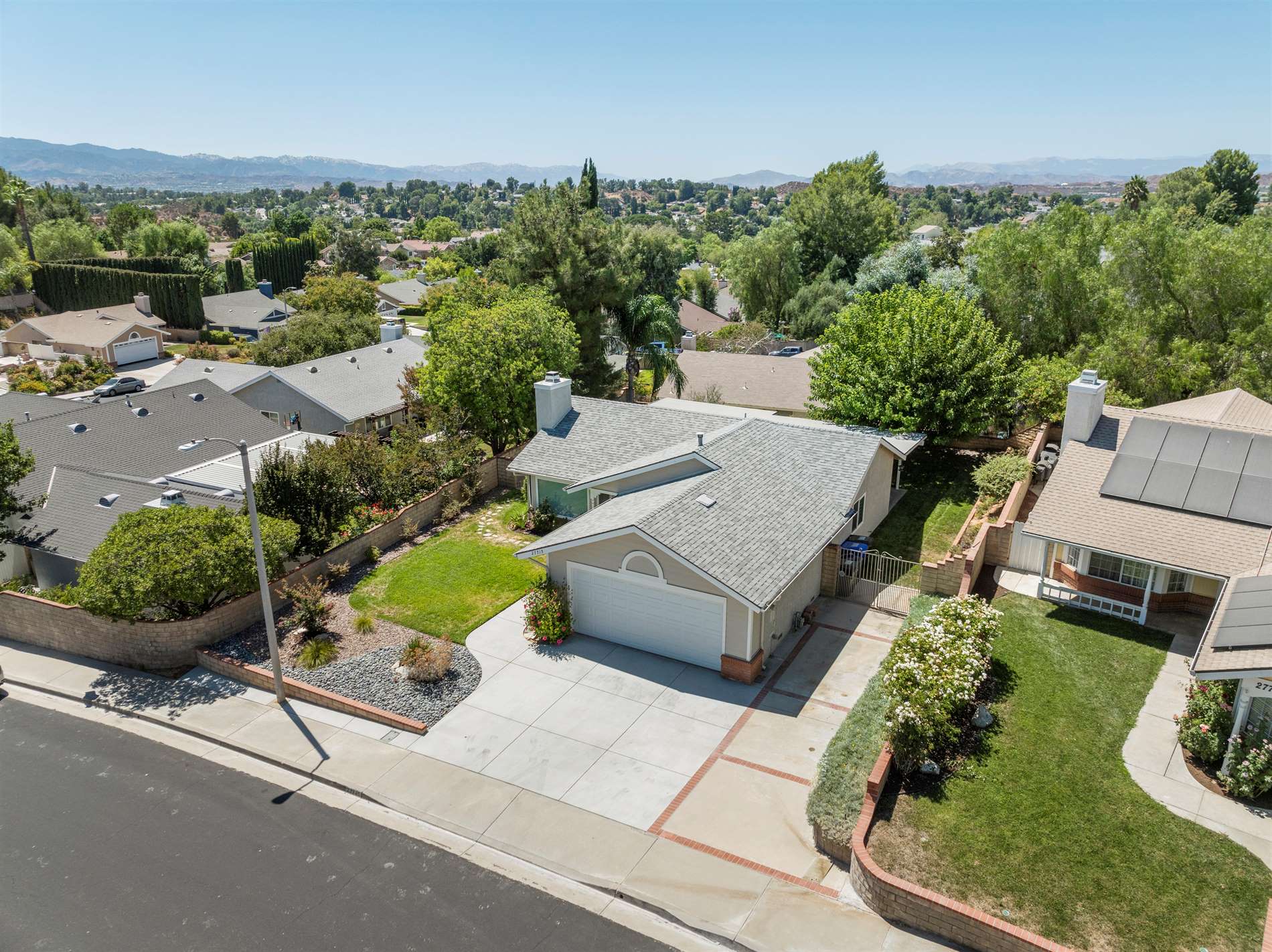 27715 Carnegie Ave, Saugus, CA 91350