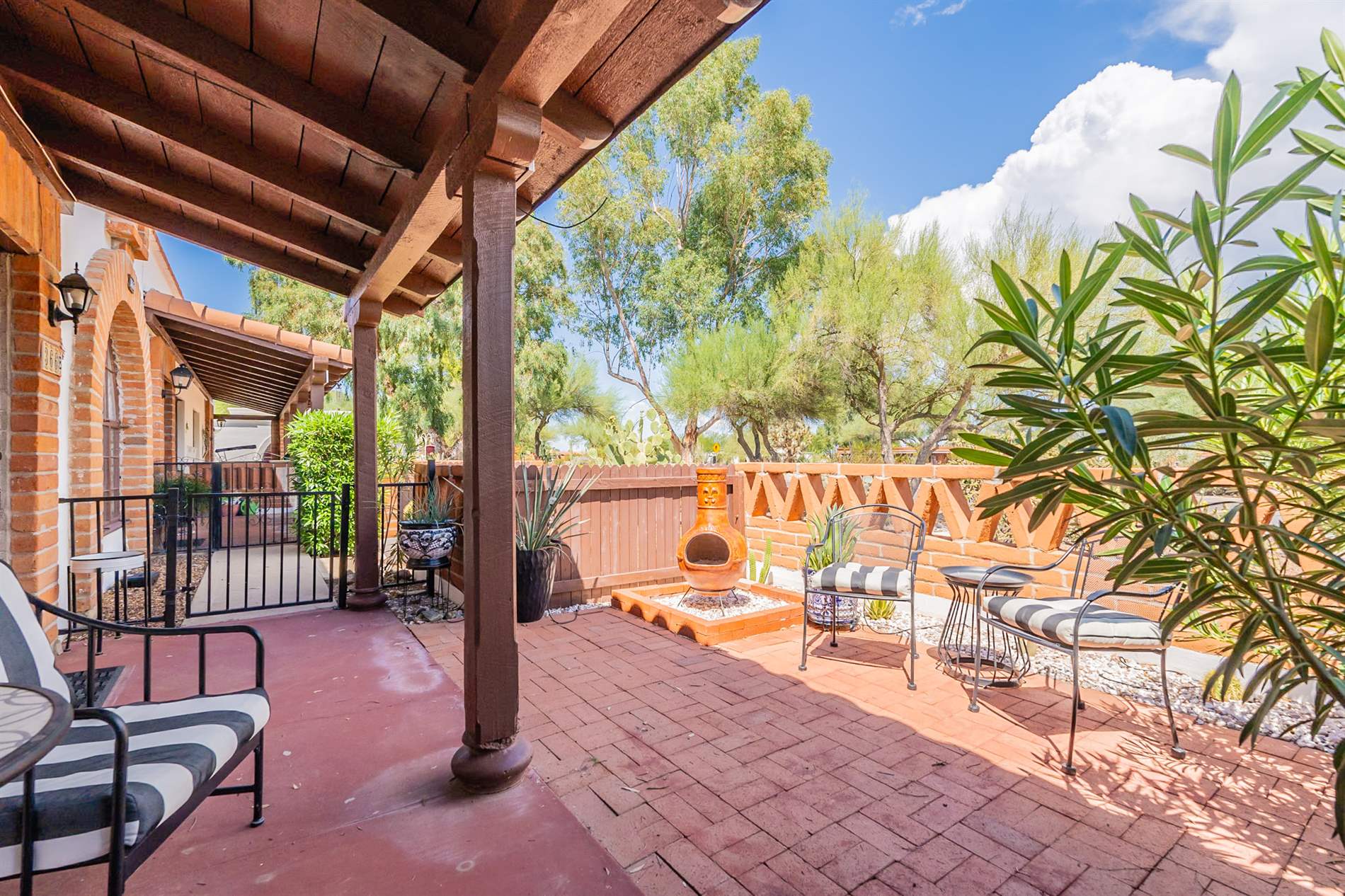 366 S La Canada Drive B, Green Valley, AZ 85614