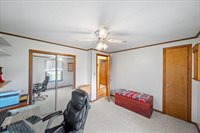 10616 Polfer Rd, Kansas City, KS 66109