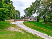 10616 Polfer Rd, Kansas City, KS 66109