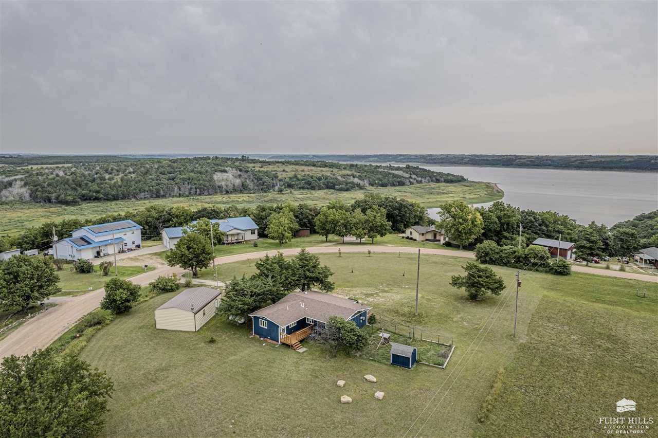 11210 Lakeview Drive, Manhattan, KS 66503