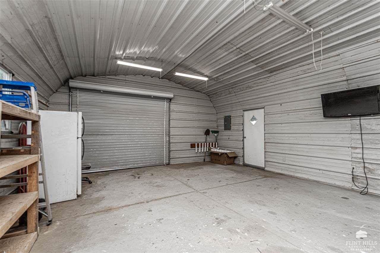 11210 Lakeview Drive, Manhattan, KS 66503