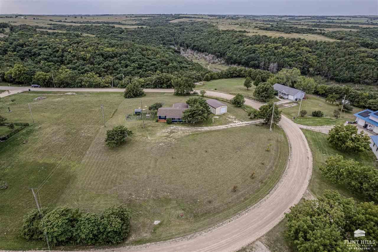 11210 Lakeview Drive, Manhattan, KS 66503