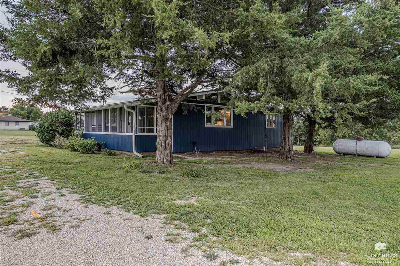 11210 Lakeview Drive, Manhattan, KS 66503