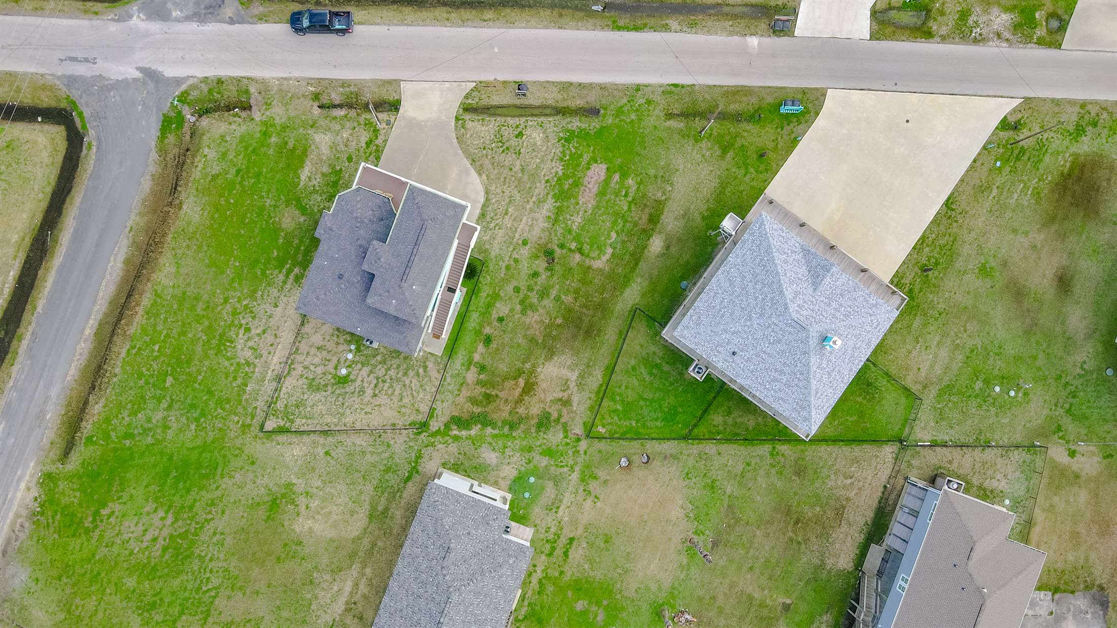 983 Tidelands Dr, Crystal Beach, TX 77560