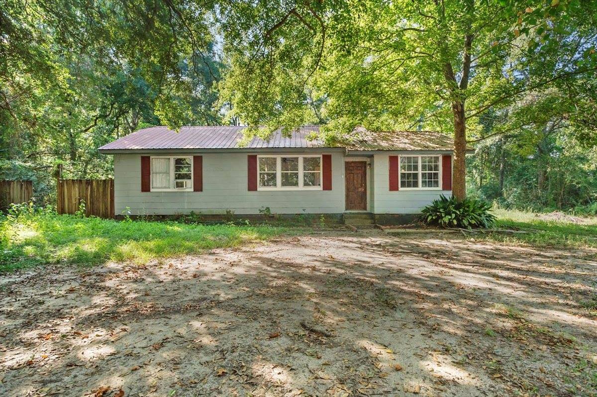 23 Gulf Camp Circle, Lumberton, MS 39455