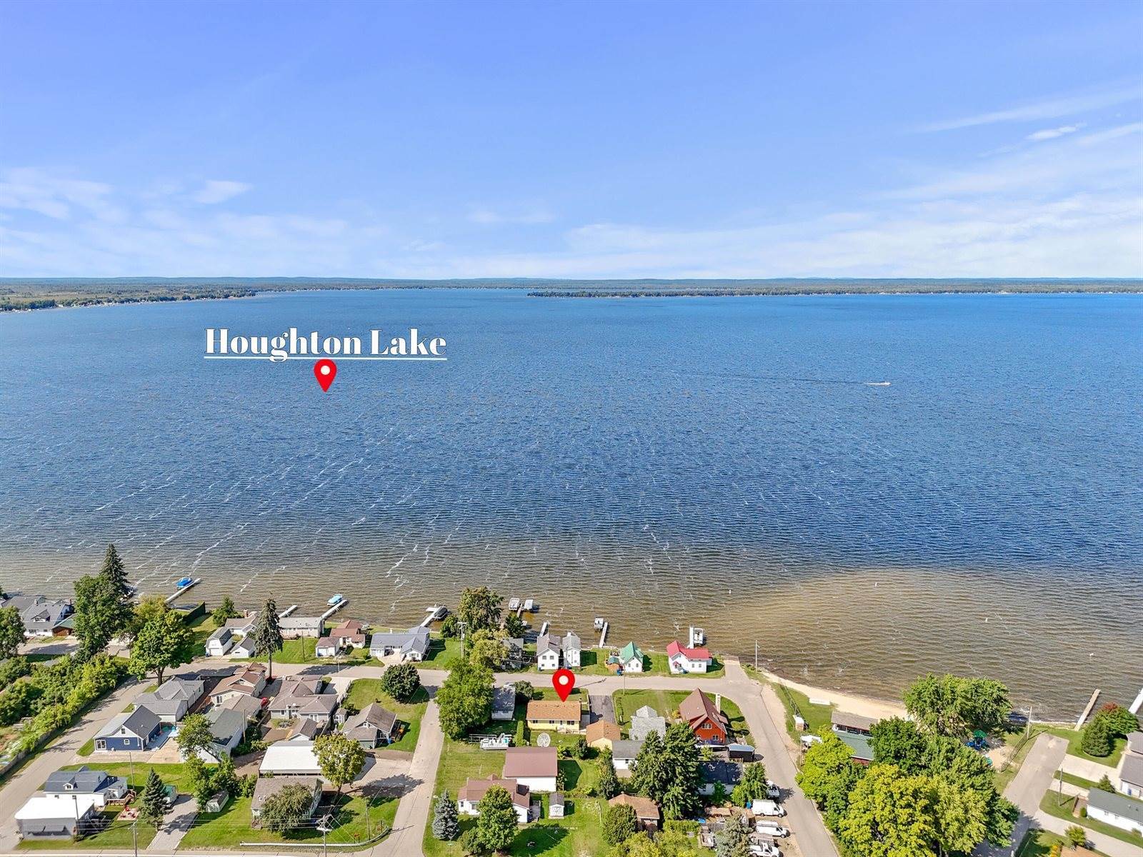 302 Sanford Avenue, Houghton Lake, MI 48629