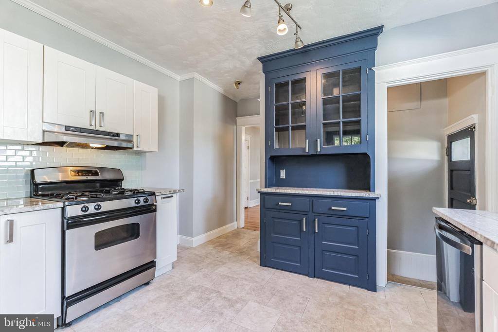 40 South Llanwellyn Avenue, Glenolden, PA 19036