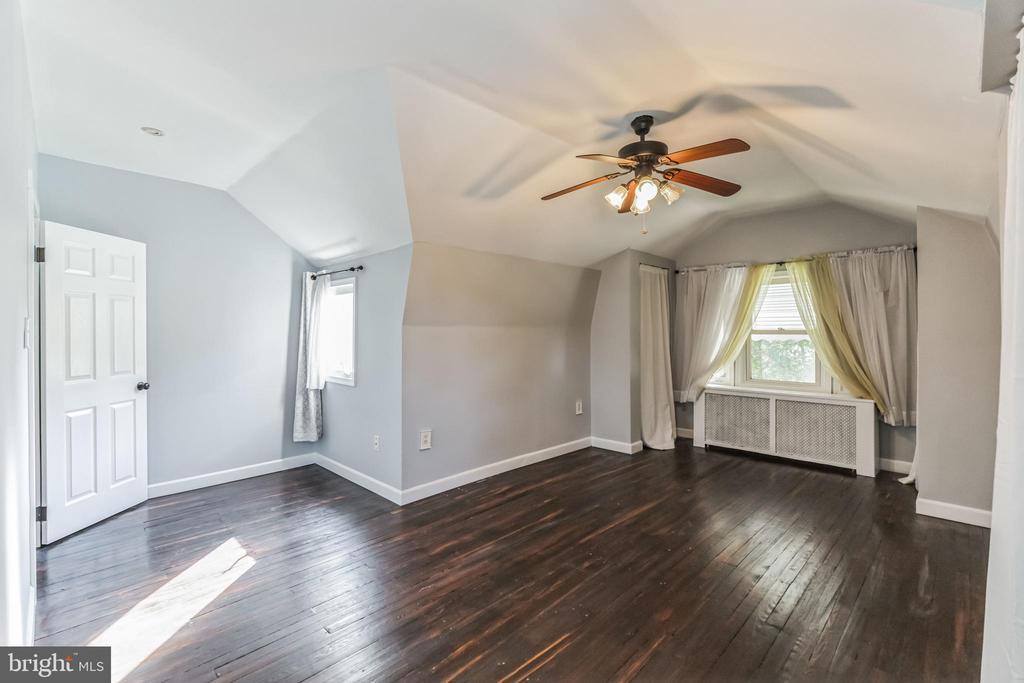 40 South Llanwellyn Avenue, Glenolden, PA 19036