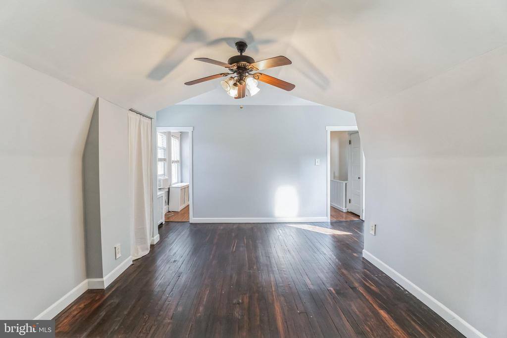 40 South Llanwellyn Avenue, Glenolden, PA 19036