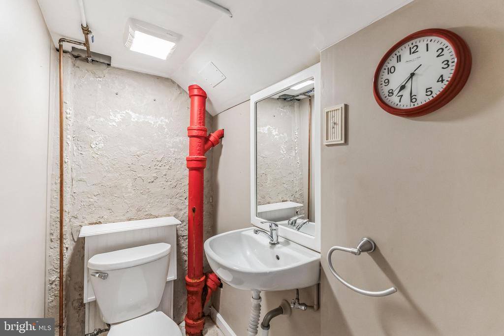 40 South Llanwellyn Avenue, Glenolden, PA 19036