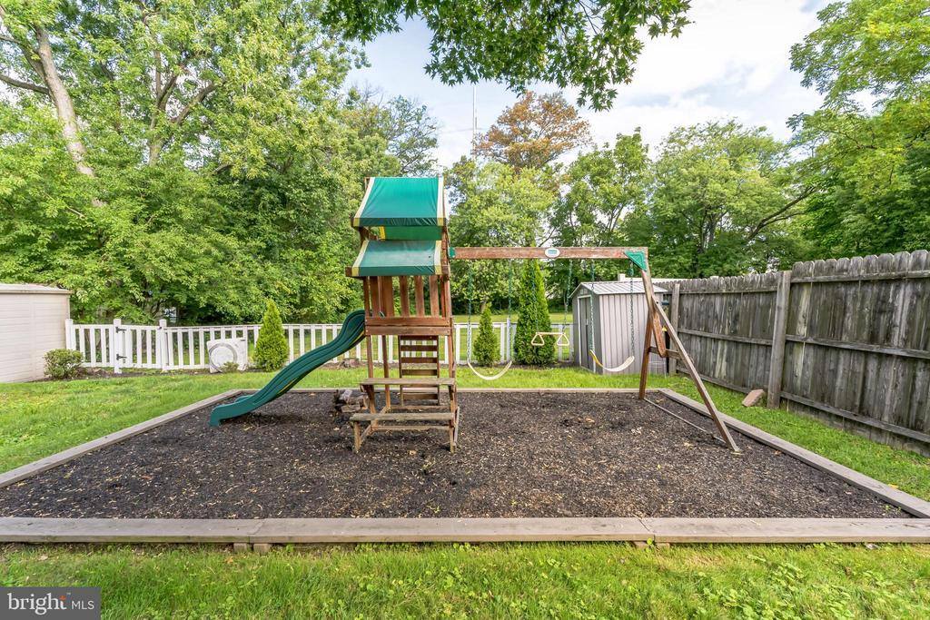 40 South Llanwellyn Avenue, Glenolden, PA 19036